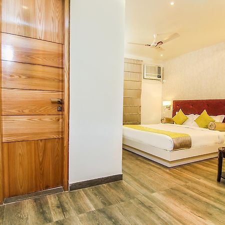 Hotel Gurveer Royal Λάκναου Εξωτερικό φωτογραφία