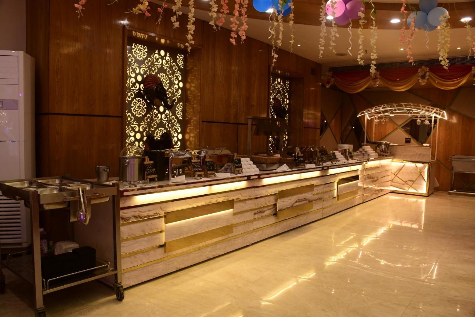 Hotel Gurveer Royal Λάκναου Εξωτερικό φωτογραφία