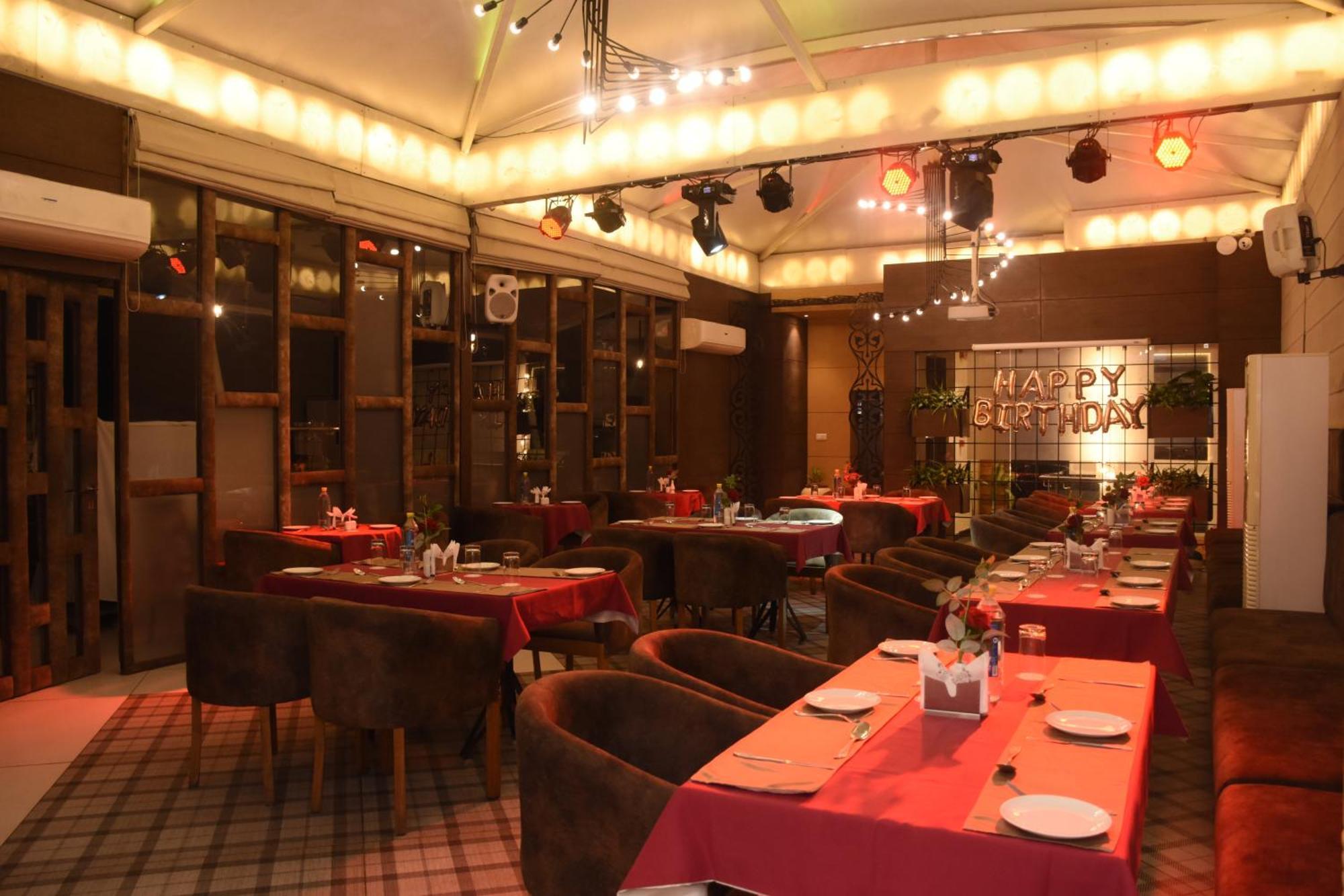 Hotel Gurveer Royal Λάκναου Εξωτερικό φωτογραφία