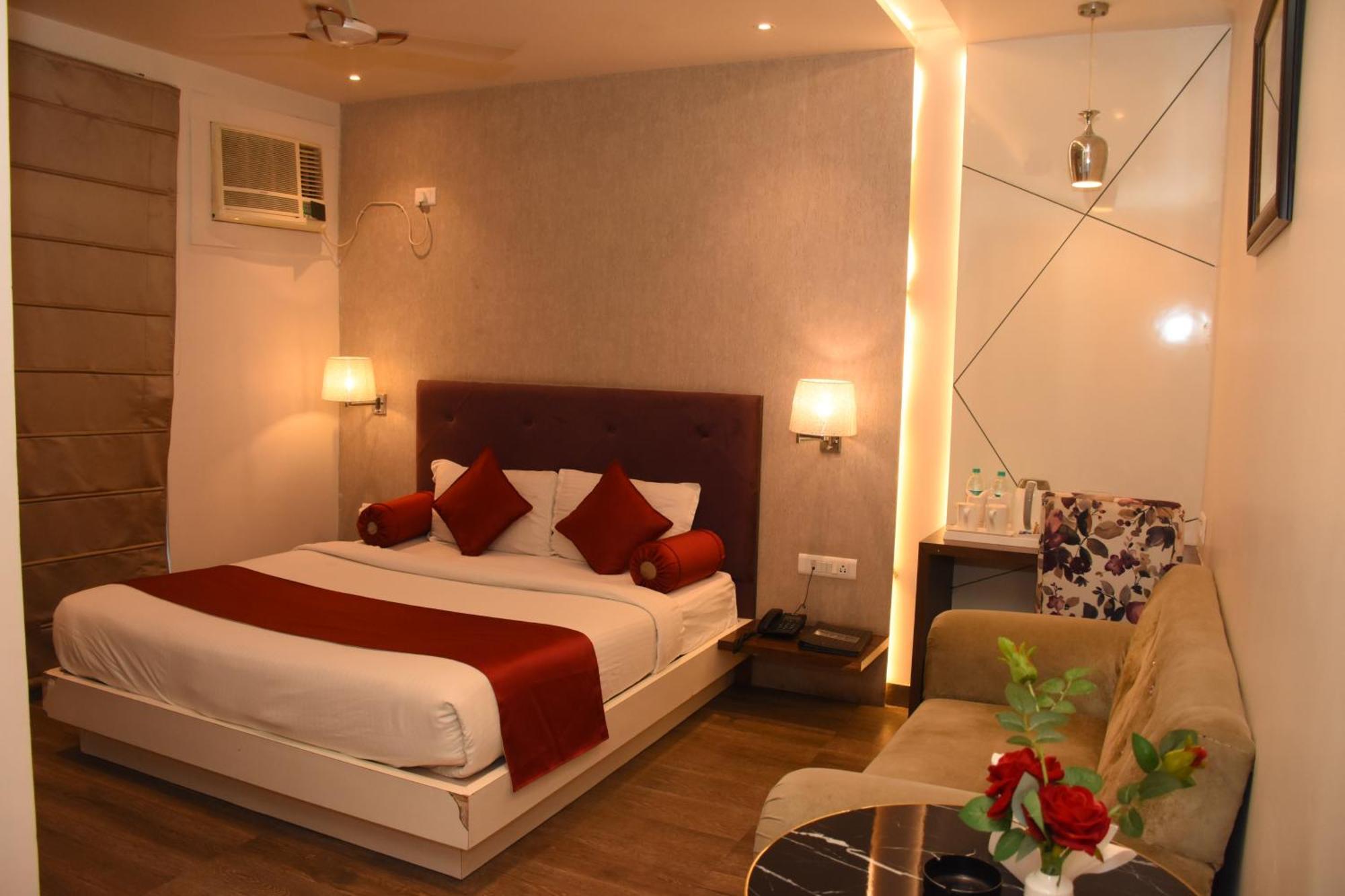 Hotel Gurveer Royal Λάκναου Εξωτερικό φωτογραφία