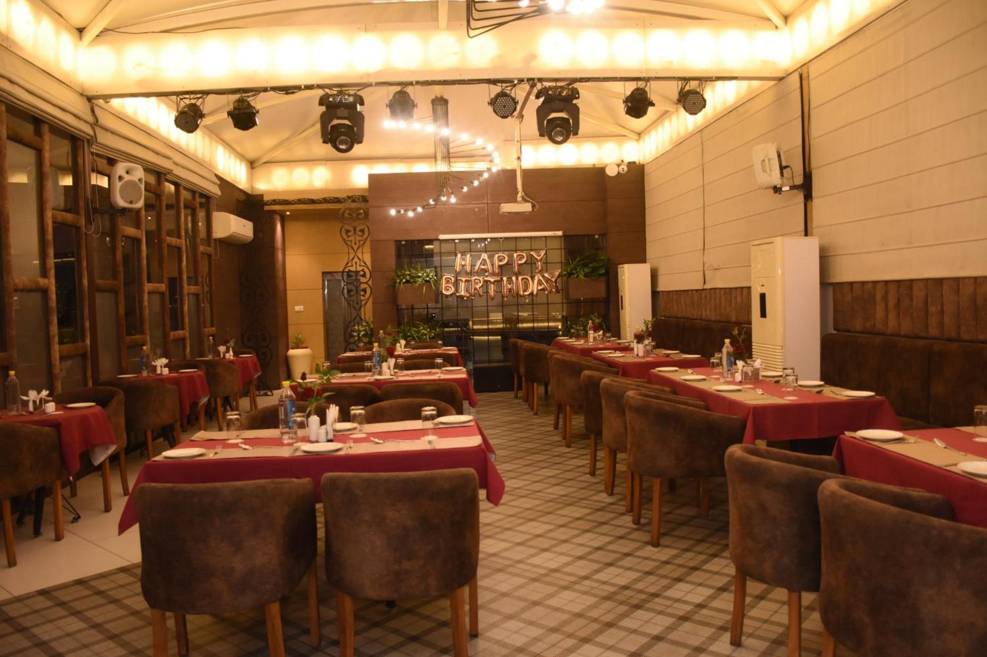 Hotel Gurveer Royal Λάκναου Εξωτερικό φωτογραφία