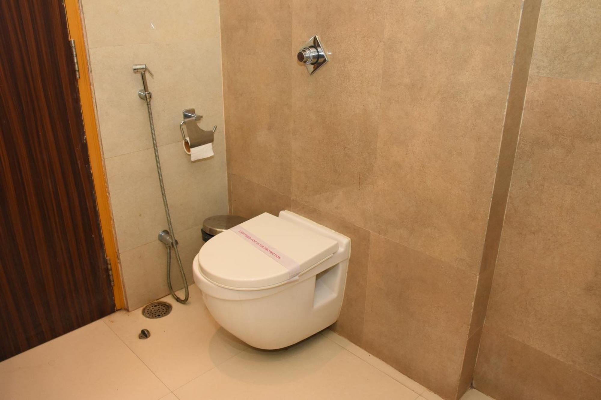 Hotel Gurveer Royal Λάκναου Εξωτερικό φωτογραφία