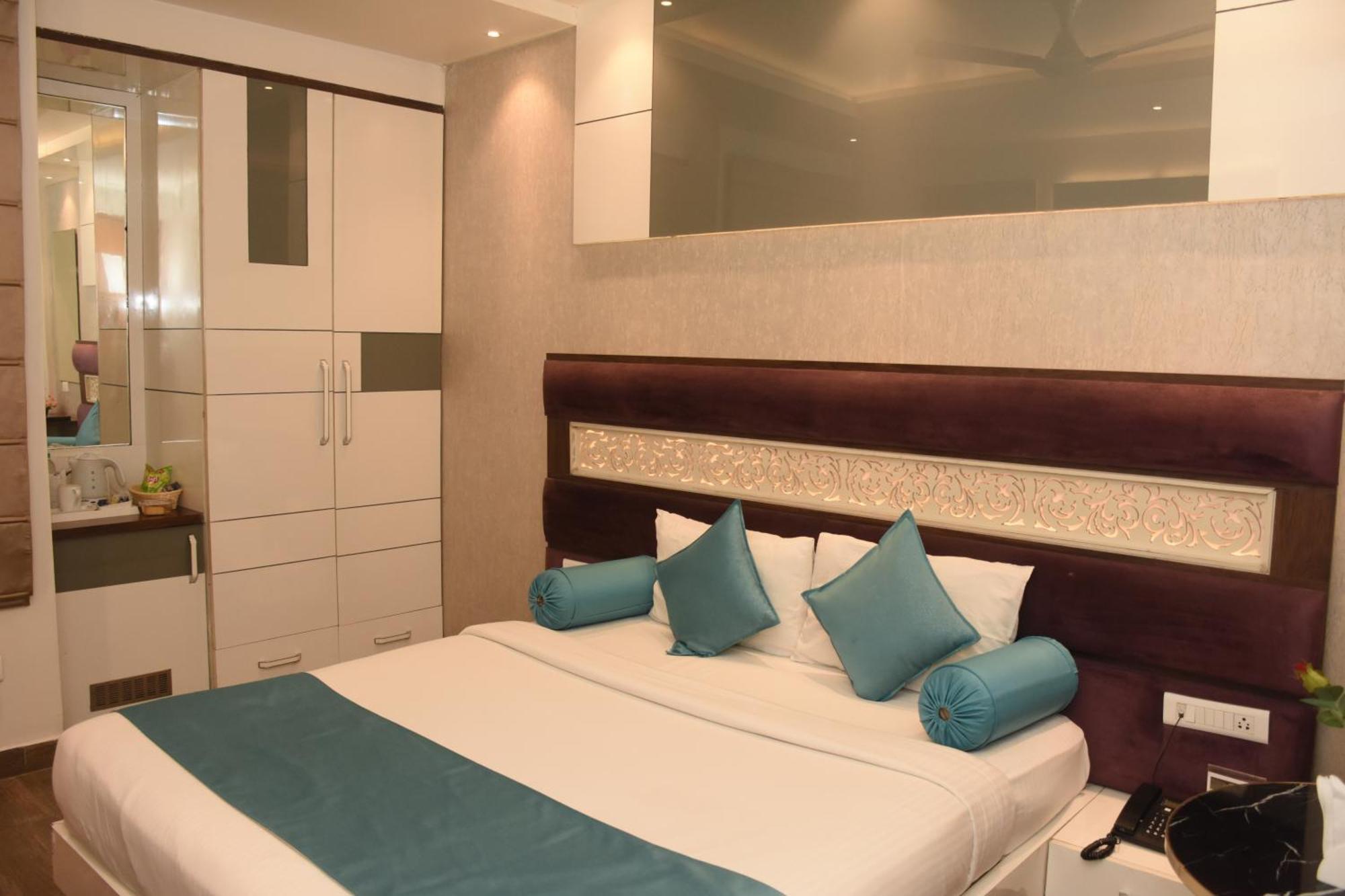 Hotel Gurveer Royal Λάκναου Εξωτερικό φωτογραφία