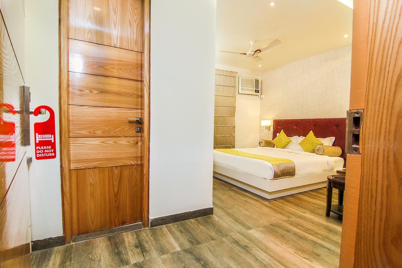 Hotel Gurveer Royal Λάκναου Εξωτερικό φωτογραφία