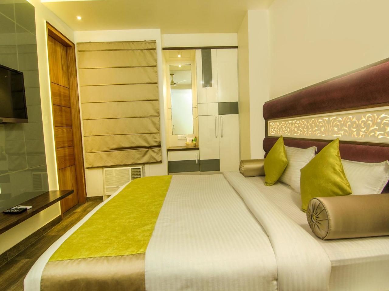 Hotel Gurveer Royal Λάκναου Εξωτερικό φωτογραφία