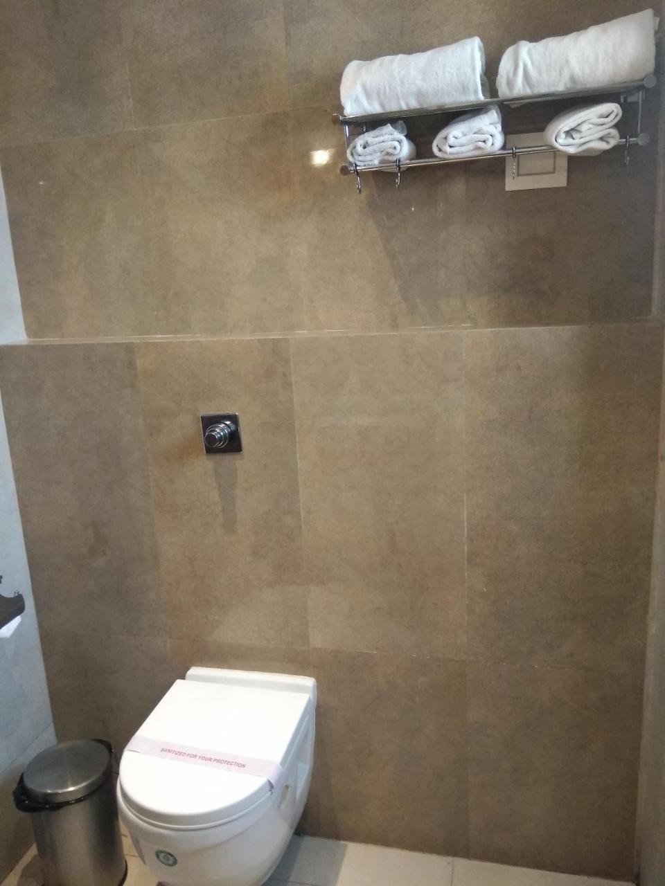 Hotel Gurveer Royal Λάκναου Εξωτερικό φωτογραφία