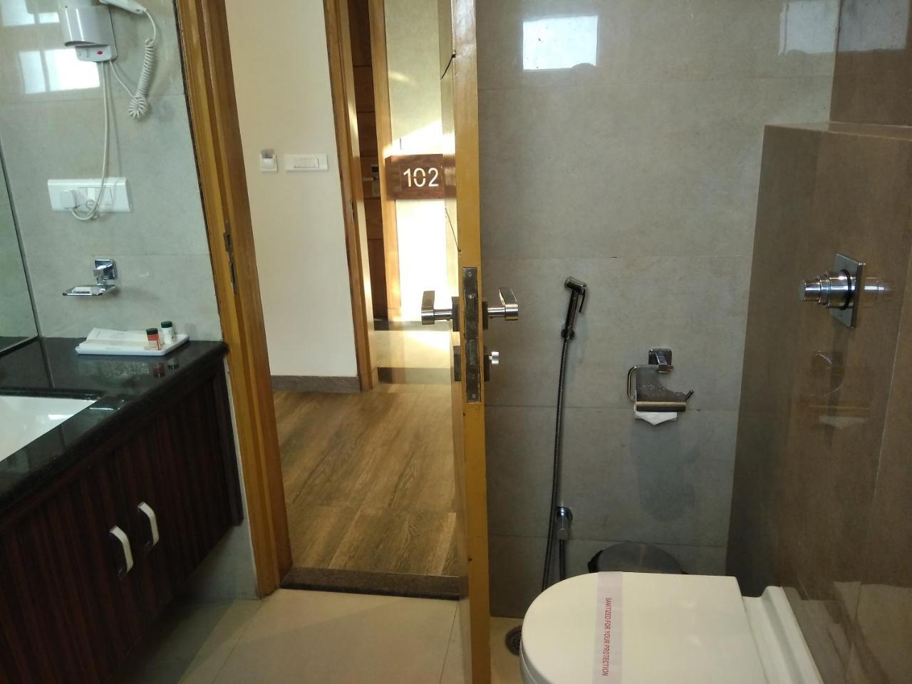 Hotel Gurveer Royal Λάκναου Εξωτερικό φωτογραφία