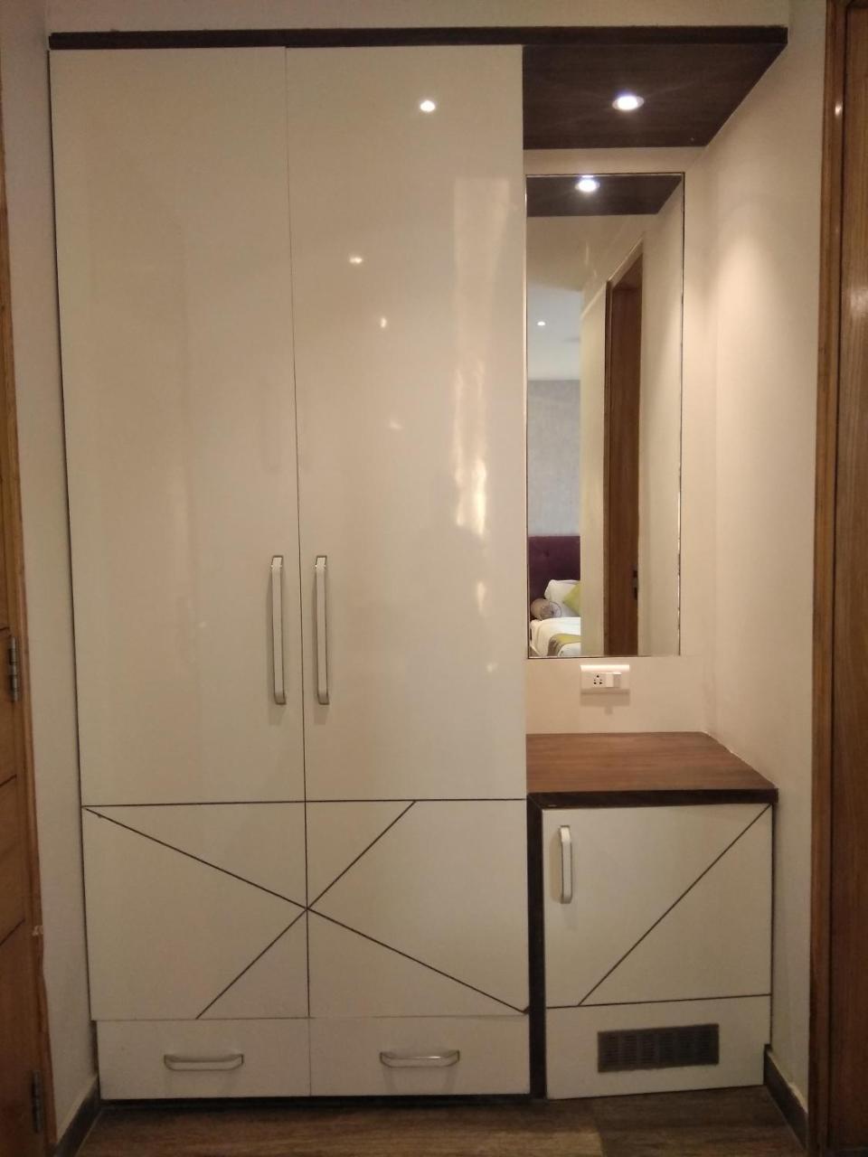 Hotel Gurveer Royal Λάκναου Εξωτερικό φωτογραφία