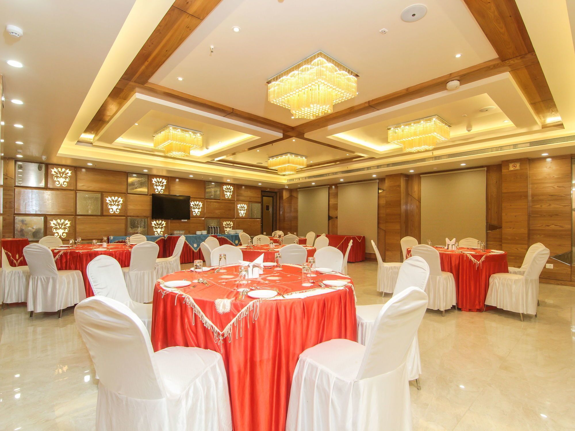 Hotel Gurveer Royal Λάκναου Εξωτερικό φωτογραφία