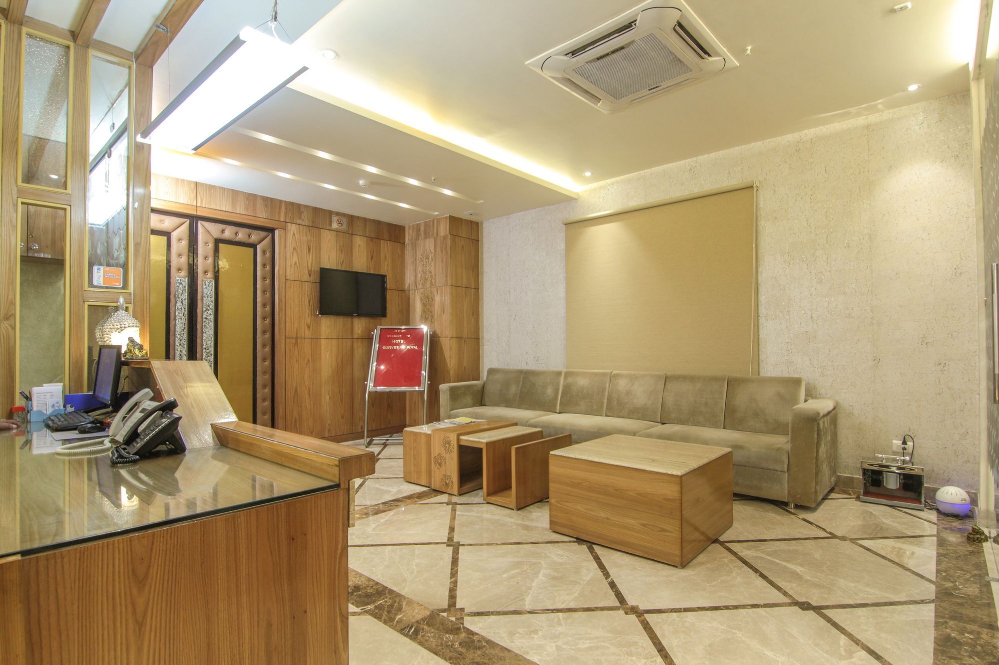 Hotel Gurveer Royal Λάκναου Εξωτερικό φωτογραφία